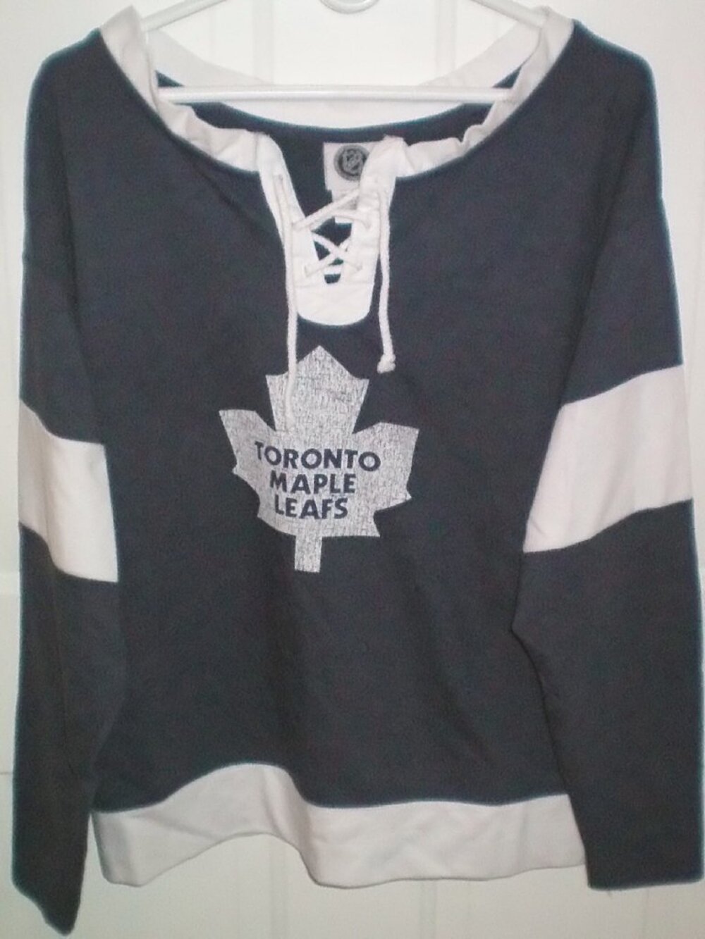 Toronto Maple Leafs Ladies Distressed Jersey Style Top Size L